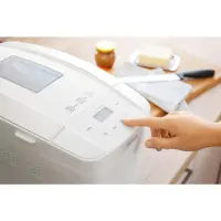 Bread maker with LCD screen and 2 kneading hooks Sencor SBR 0770WH White